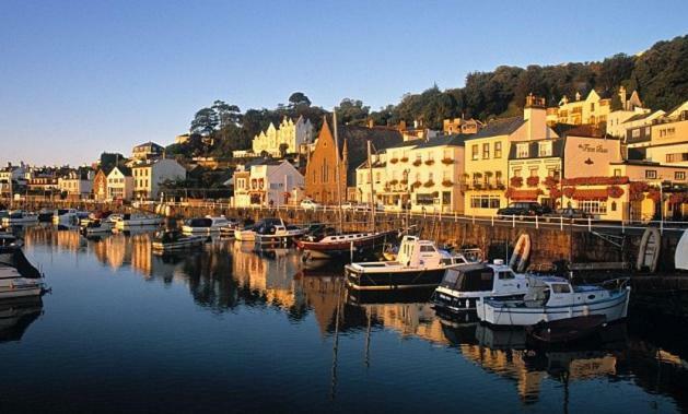 Beautiful 1Br Apartment In Historic St Aubin House Exterior foto